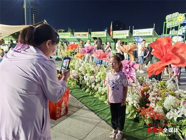 端午经济成为消费活力新引擎，民俗文化焕发新生机